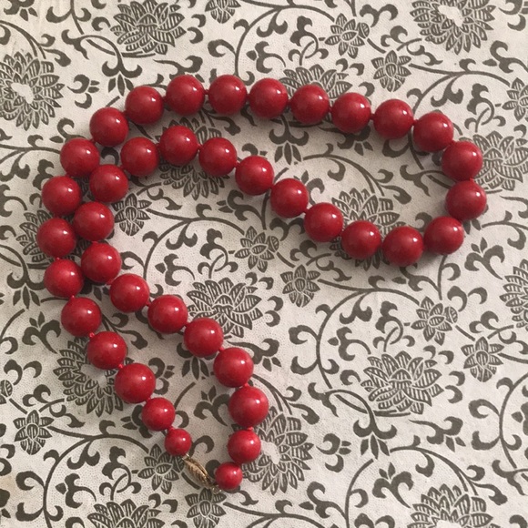 Gorgeous red glass bead necklace with gold clasp classic Valentines, glamour - Picture 2 of 6